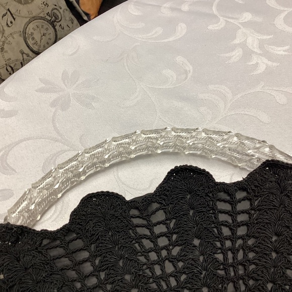 CROCHET BAG CLUTCH WITH LUCITE HANDLES. FABULOUS🖤🖤🖤🖤🖤 - Picture 6 of 14